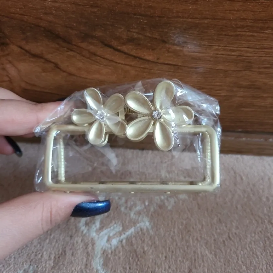 گیره مو طلایی