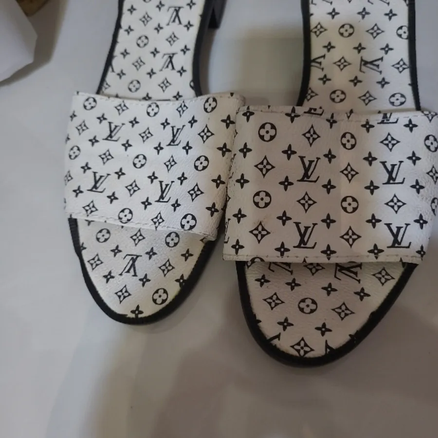 صندل زنانه یا دخترانه