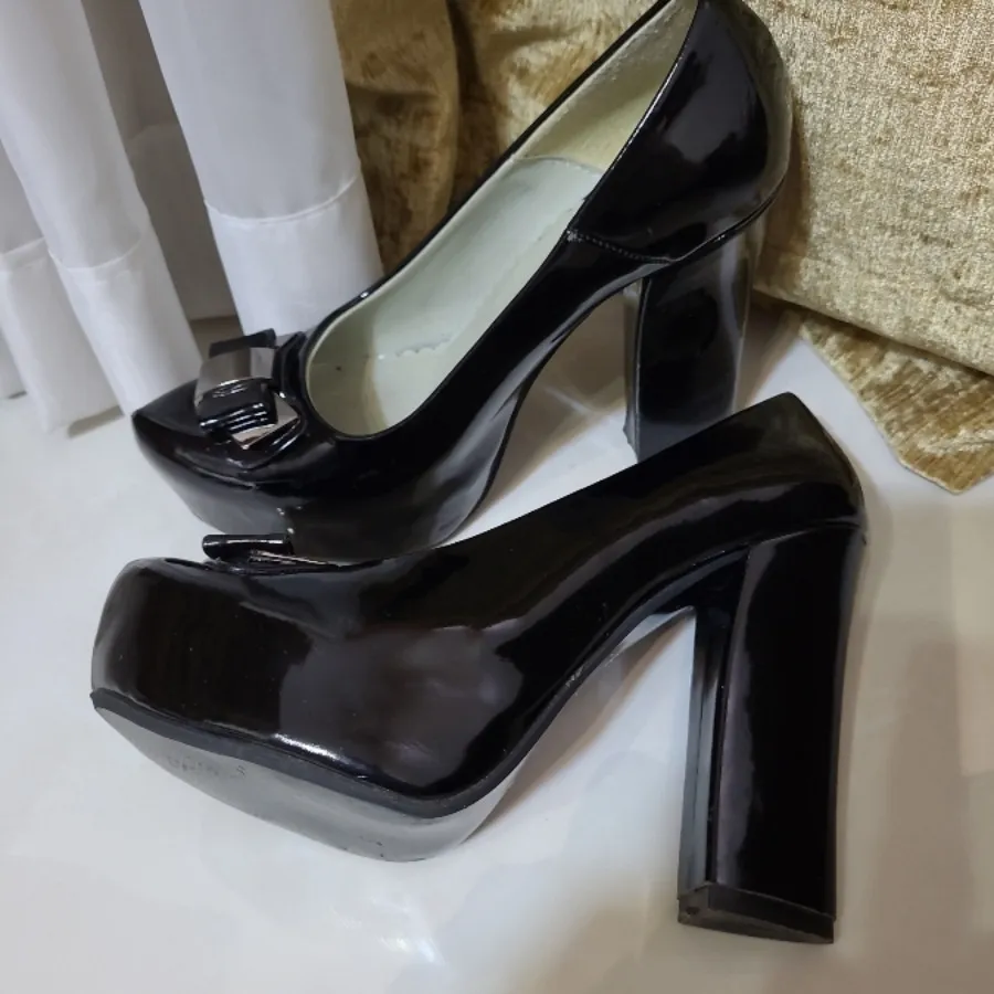 کفش پاشنه دار مجلسی