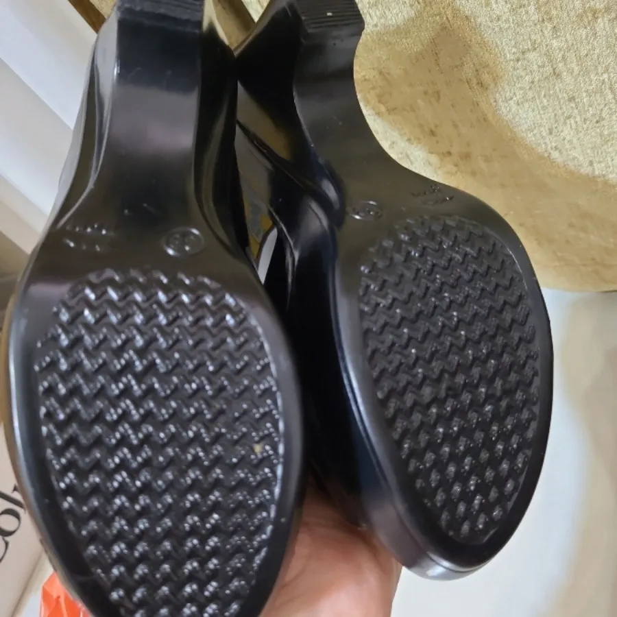 صندل پاشنه دار زنانه