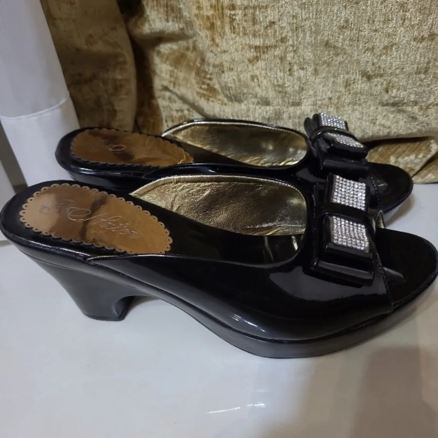 صندل پاشنه دار زنانه