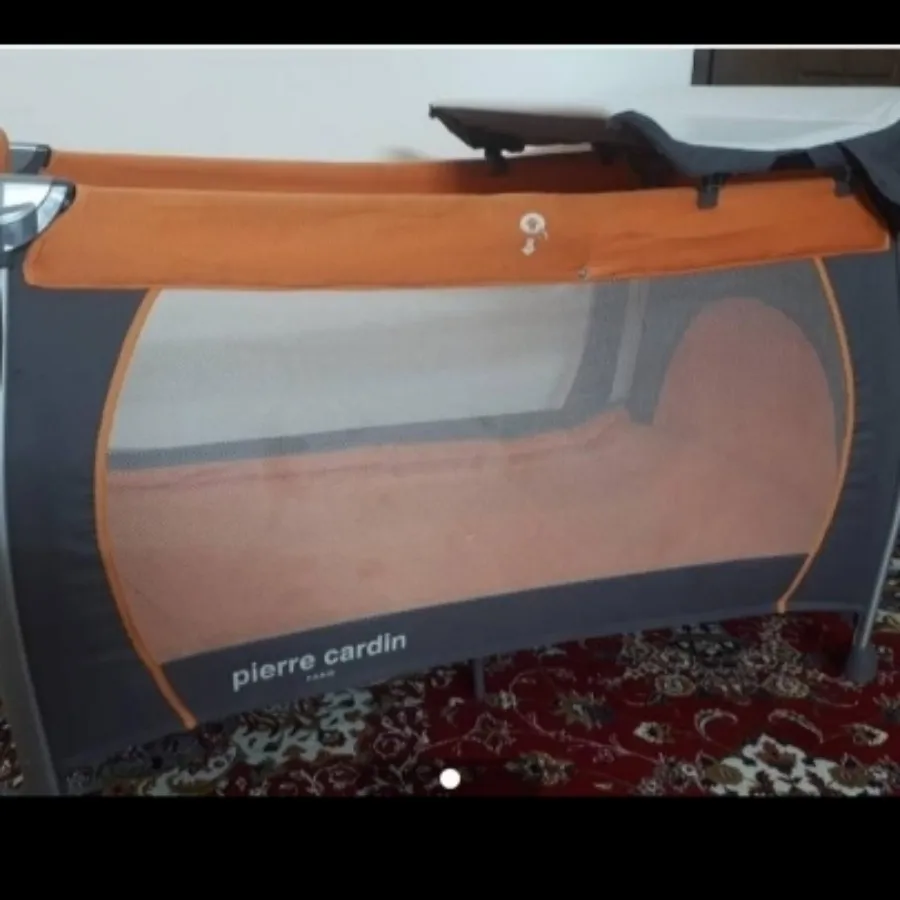 تخت و پارک پیر گاردین