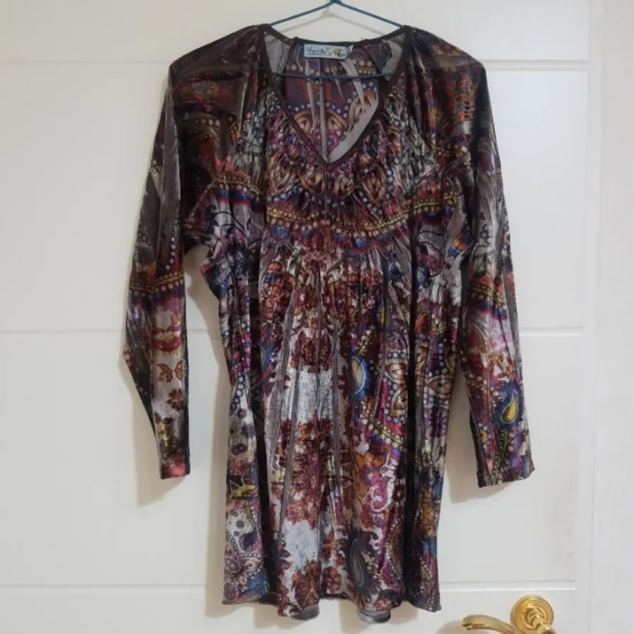 بلوز مخمل گلدار