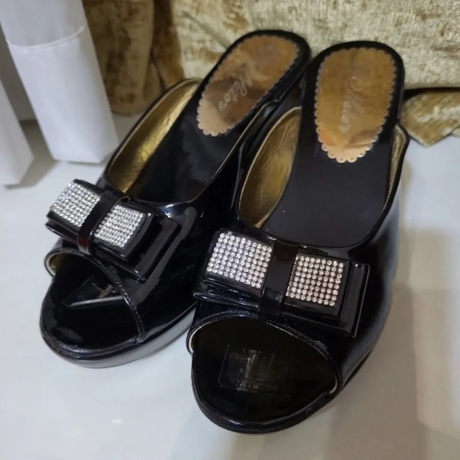 صندل پاشنه دار زنانه