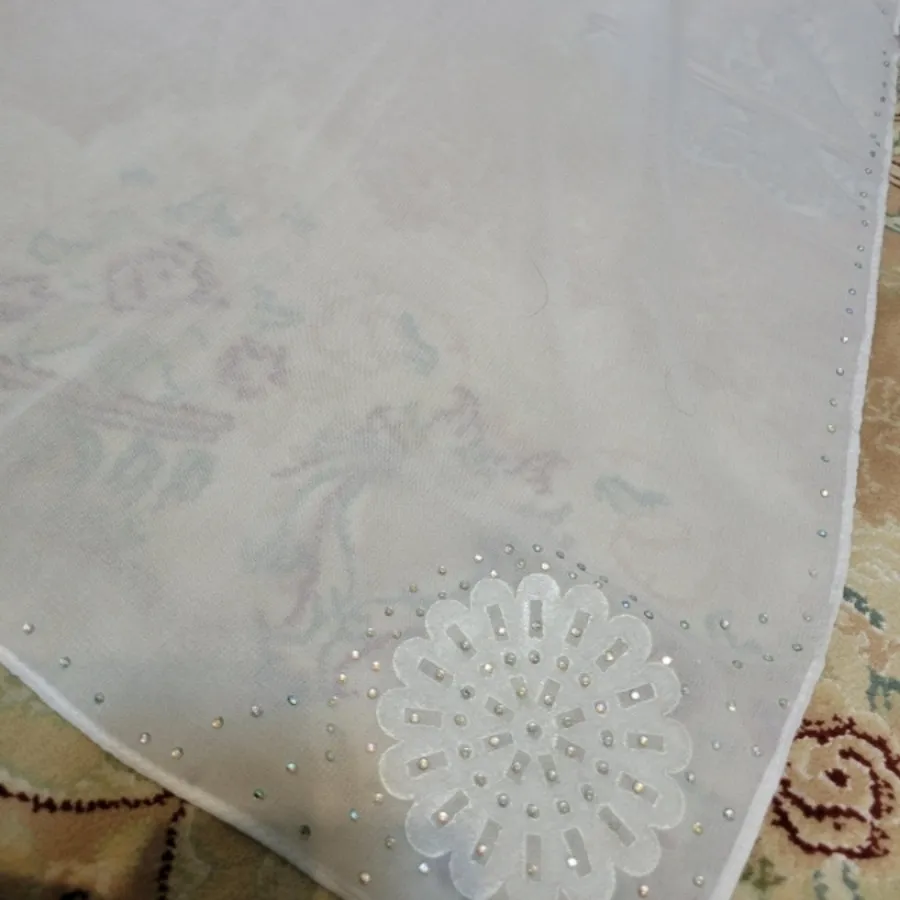 روسری حریر سفید