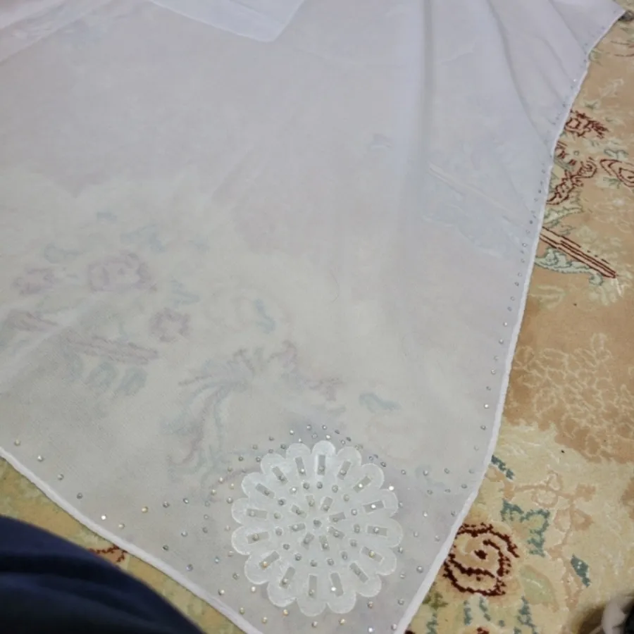 روسری حریر سفید