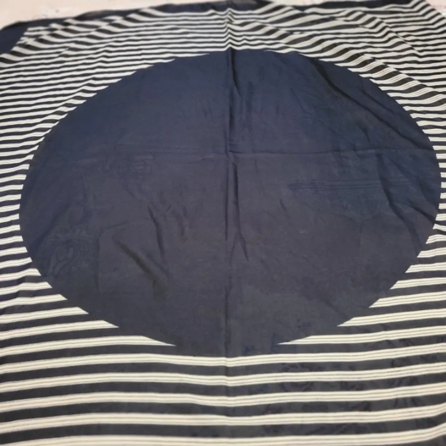 روسری حریر مشکی طرحدار