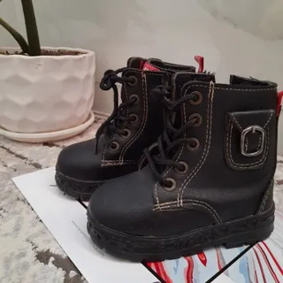 بوت مشکی بچگانه