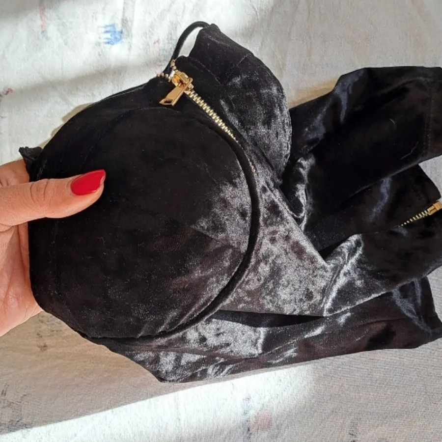 تاپ مشکی مخمل