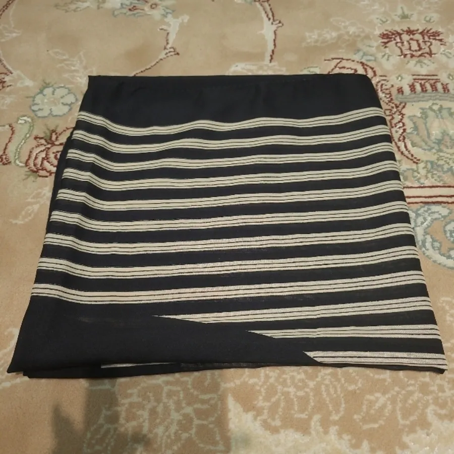 روسری حریر مشکی طرحدار