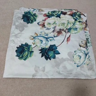 روسری زمینه کرم