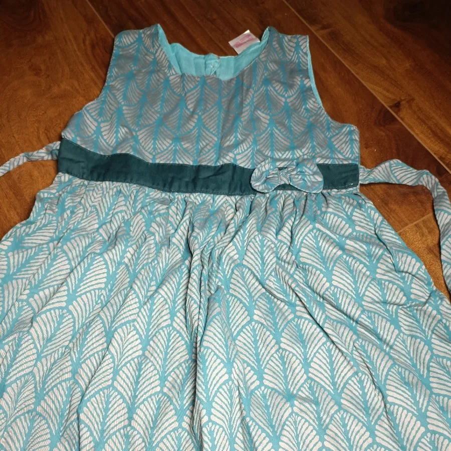 پیراهن دخترانه