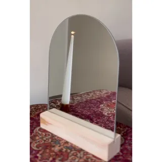 آینه گنبدی با پایه چوبی