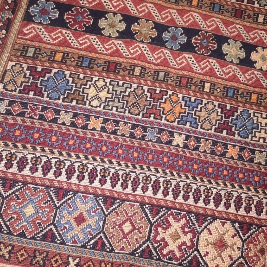 قالیچه دستباف سوزندوزی