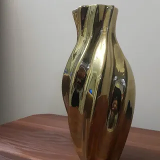 گلدان طلایی