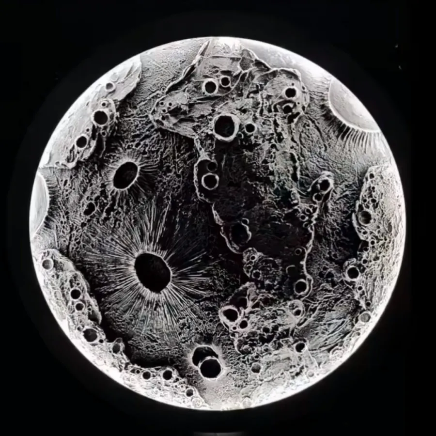 آباژور و تابلو مدرن ماه