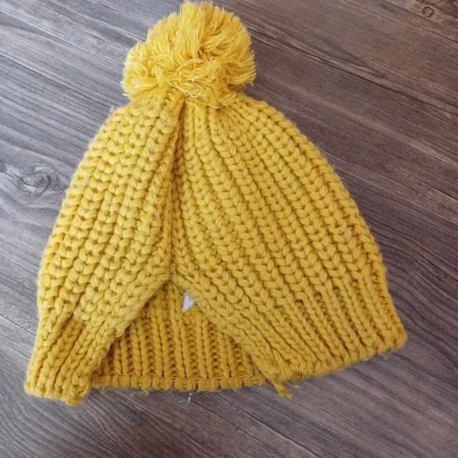 کلاه بافتنی زرد