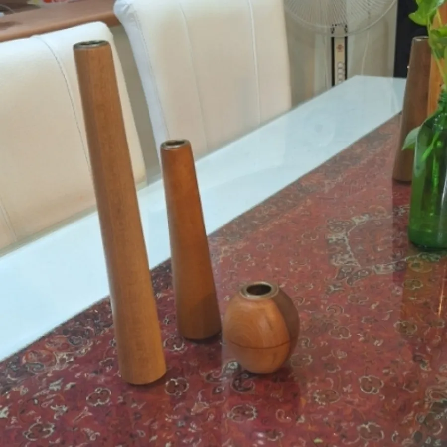 شمعدانی چوبی مخروطی شکل