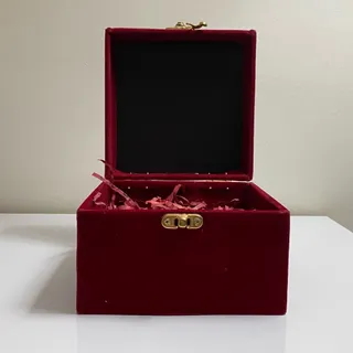 جعبه جواهرات و هدیه