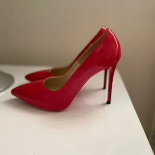 کفش قرمز