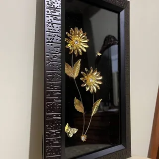 تابلو قاب فلزی گل طلایی