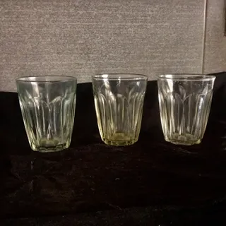 سه تا لیوان خیلی قدیمی