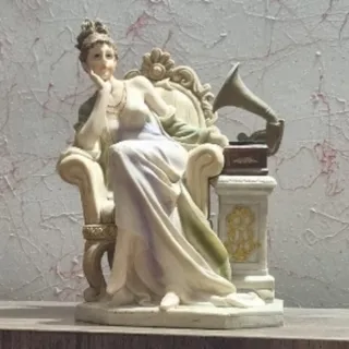 مجسمه خانم شاهزاده