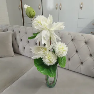 گل مصنوعی و گلدان