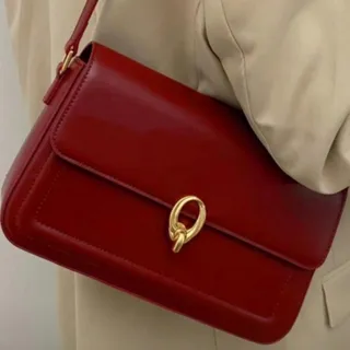 کیف قرمز
