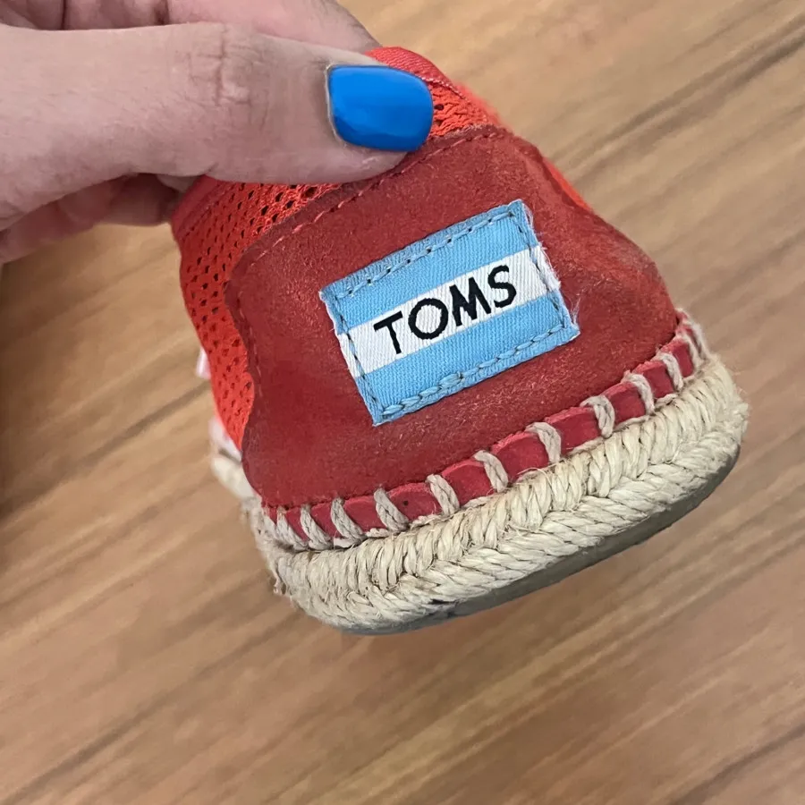 کفش TOMS