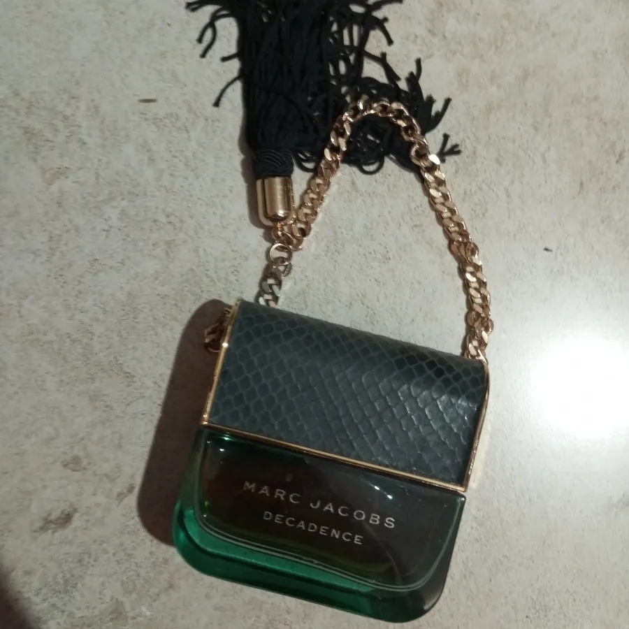 عطر م