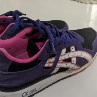 کتونی برند asics