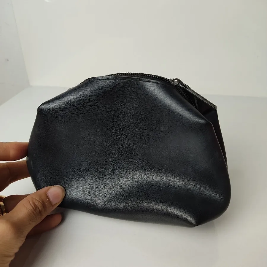 کیف آرایش کوچک چرم