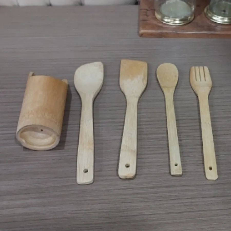 قاشق و چنگال و کفگیر چوبی
