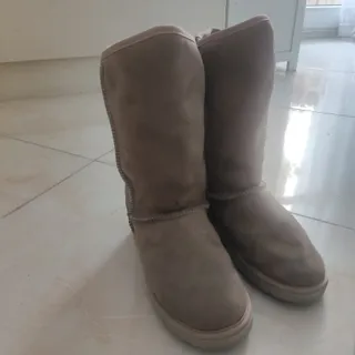 Ugg خاکی