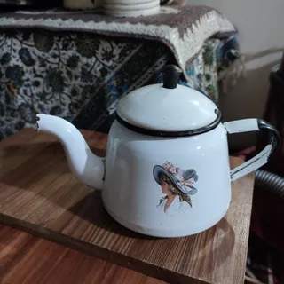 قوری قدیمی لعابدار رخ