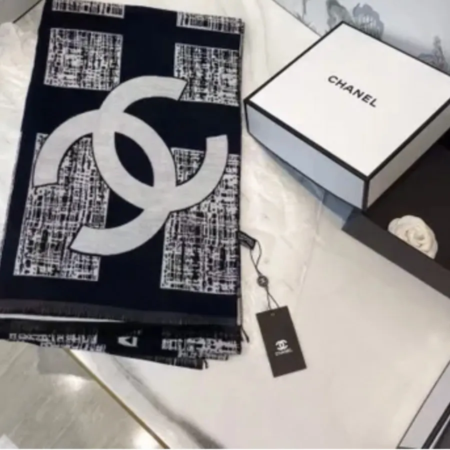 شال اورجینال  CHANEL