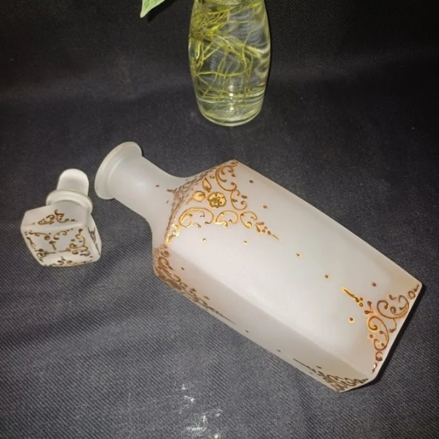 تنگ و نیم لیوان