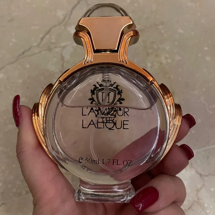 عطر زنانه لالیک لامور