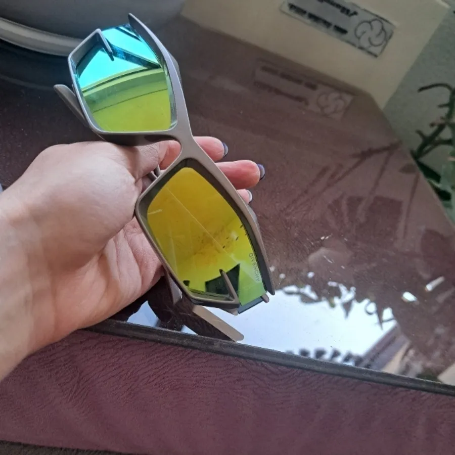 عینک آفتابی سبز آینه ای