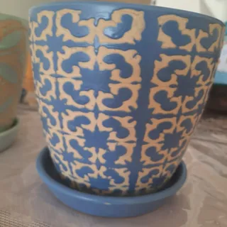 گلدان نقش برجسته