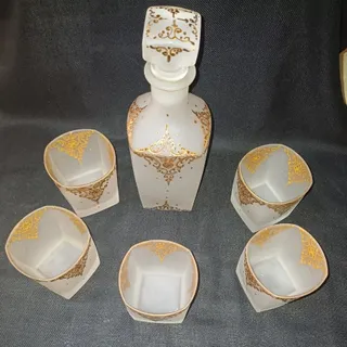 تنگ و نیم لیوان