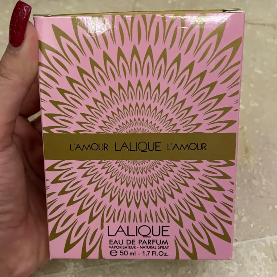 عطر زنانه لالیک لامور