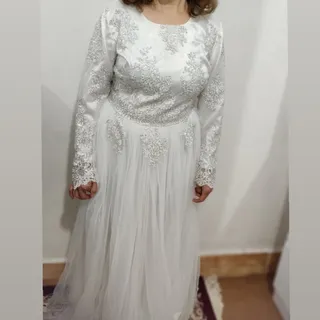 لباس مجلسی و عقد سفید