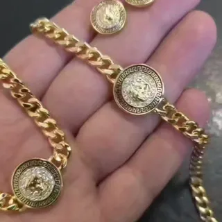 سرویس کارتی ورساچه