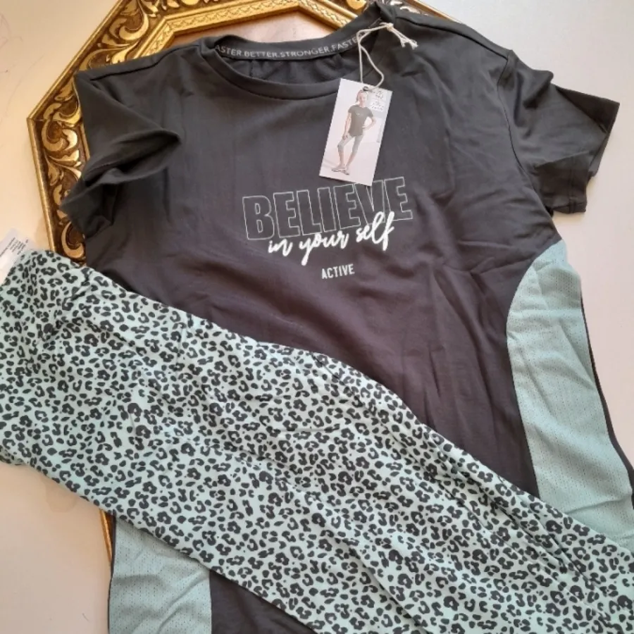 ست تی‌شرت و شلوارک ورزشی