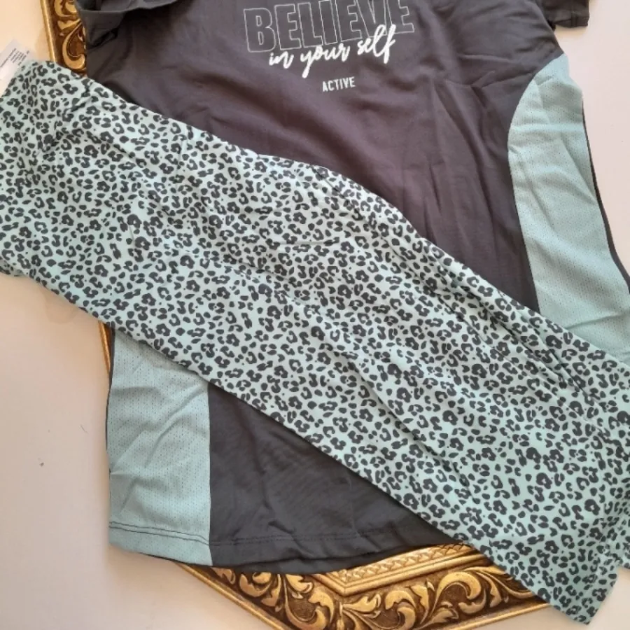 ست تی‌شرت و شلوارک ورزشی