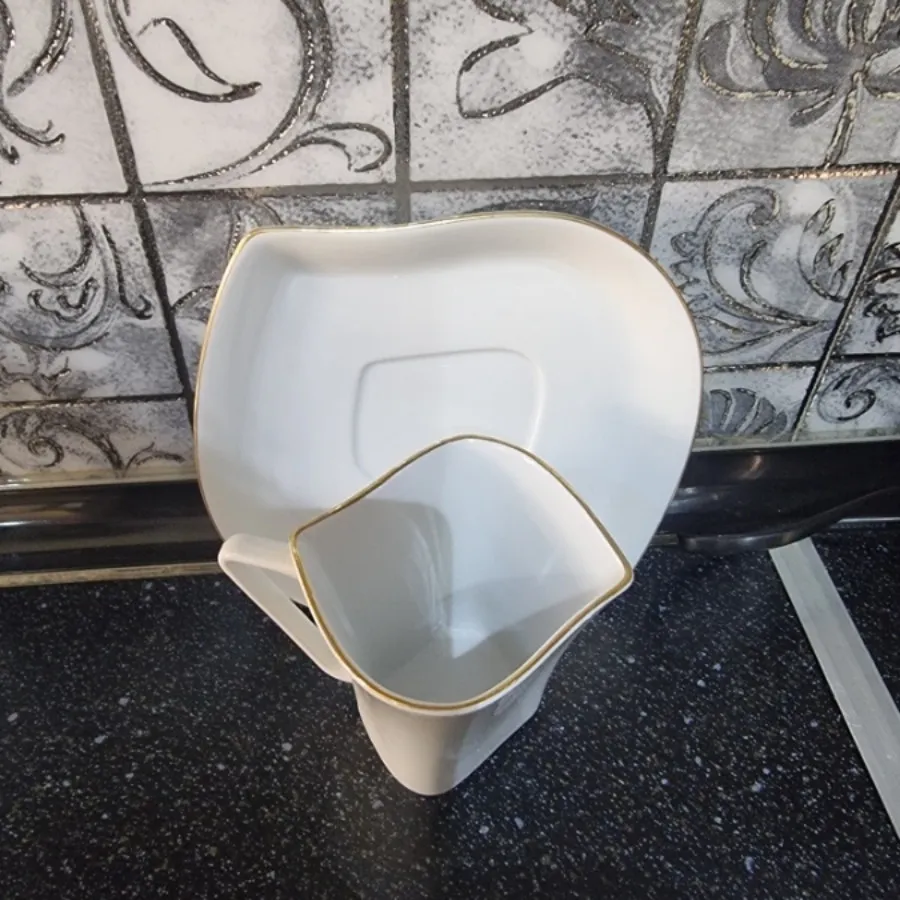 فنجان ونعلبکی مقصود