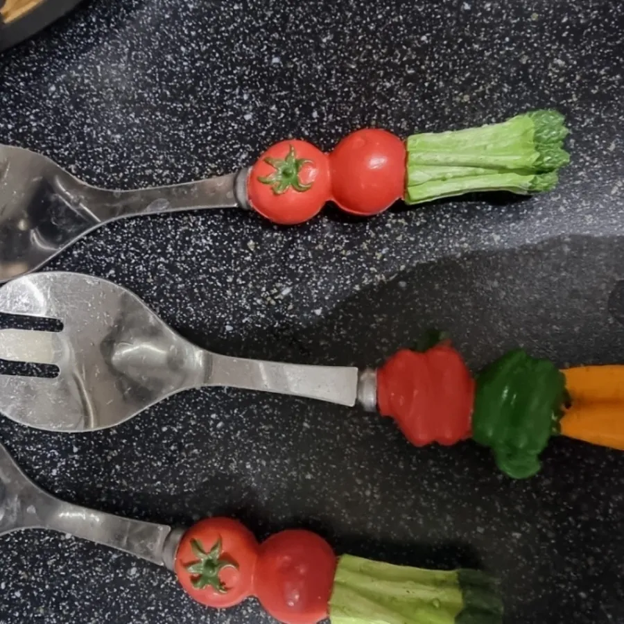 قاشق وچنگال سالاد