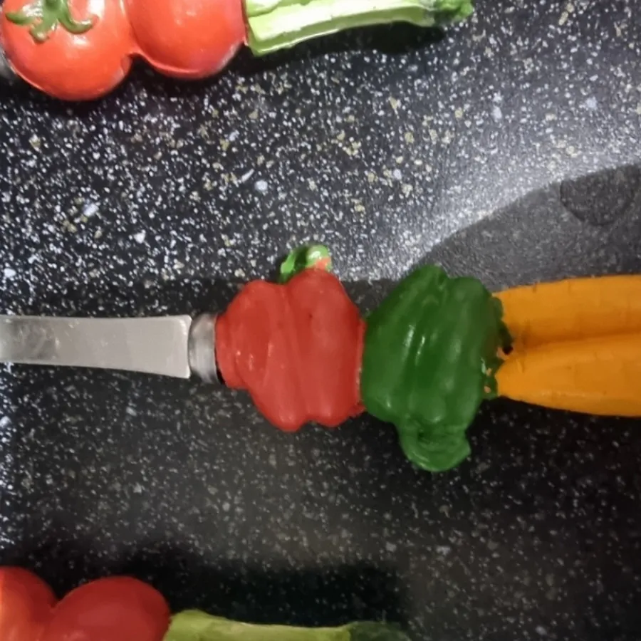 قاشق وچنگال سالاد